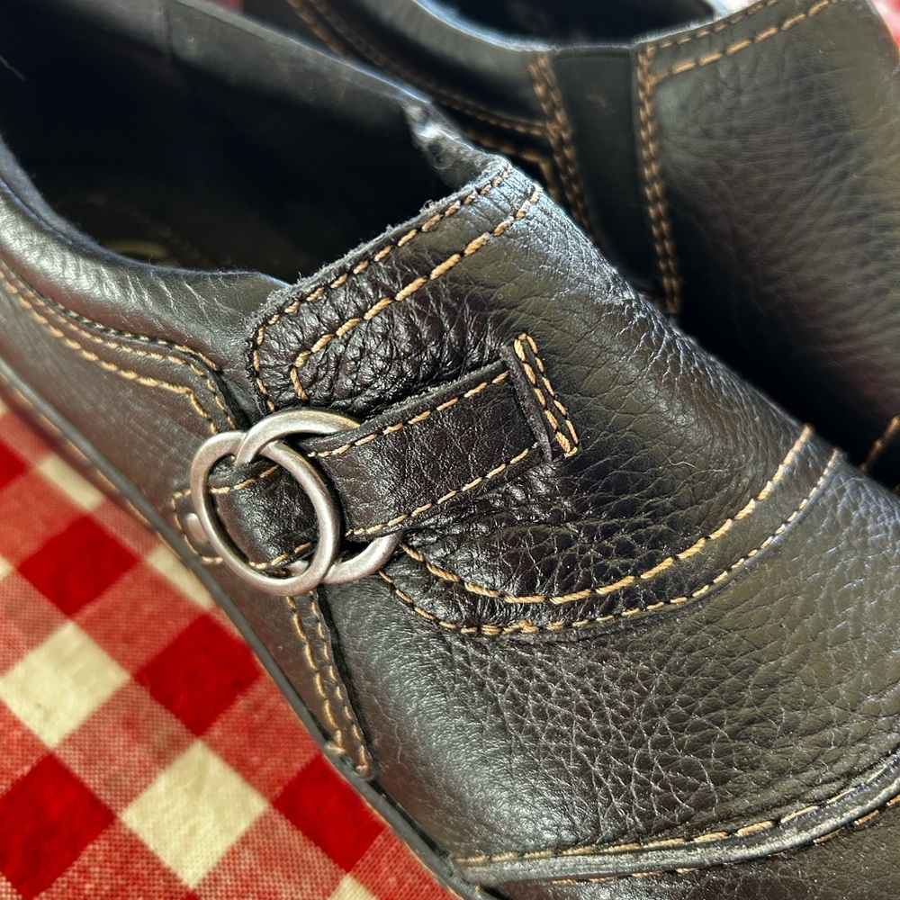 Clark’s Leather Comfy Stylish Slip Ons - Picture 2 of 8